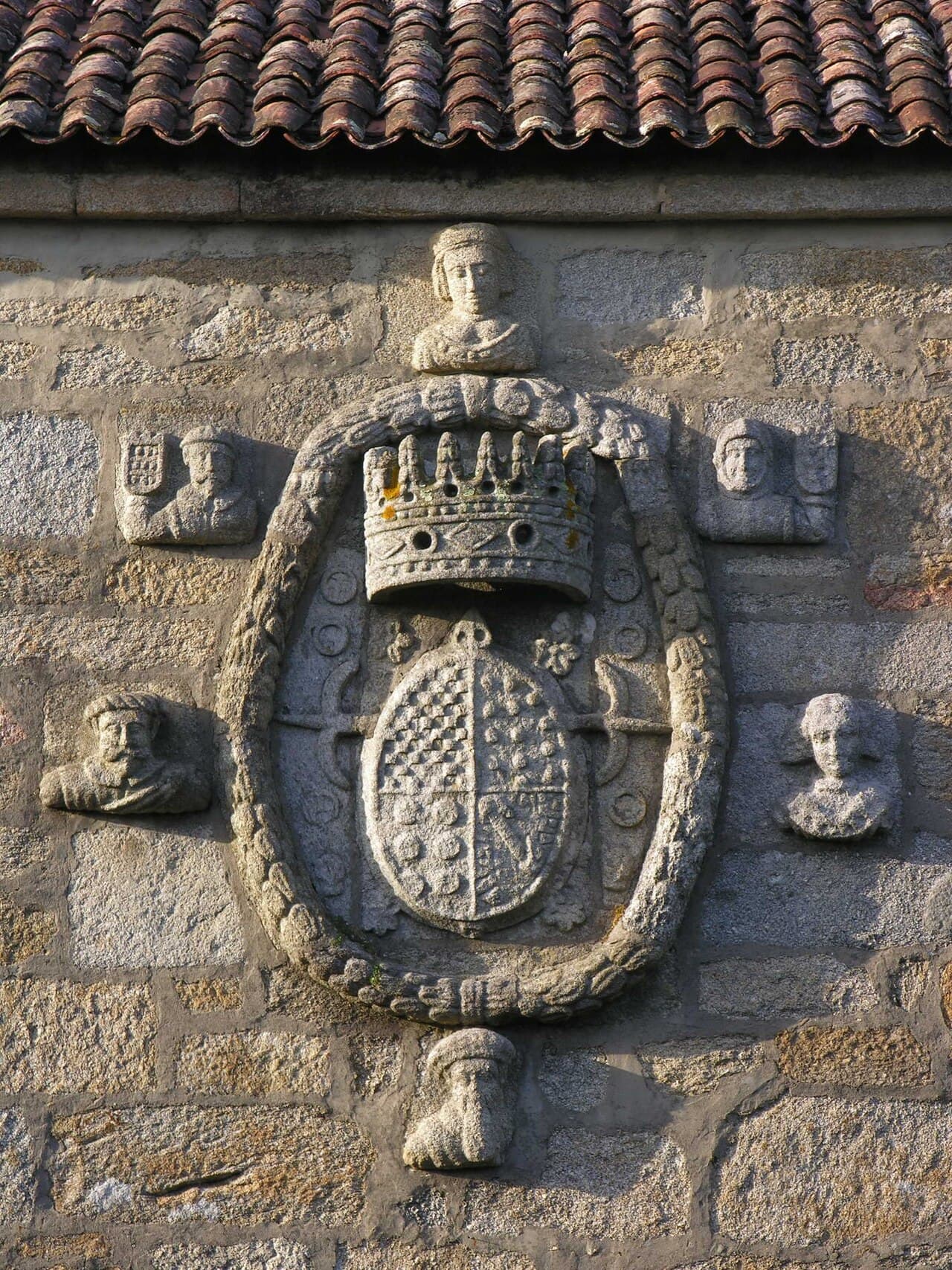 Heraldic stone carving on Palacio de Fefiñanes